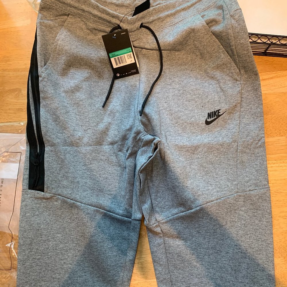 Gray Nike Tech Fleece Joggers/Sweatpants sz XL